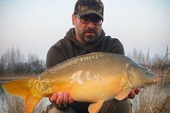 Jarda-a-jeho-pompezni-lysec-na-Mainline-pop-up-a-Korda-Goo