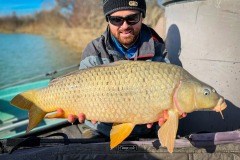 Jarni-supinac-uloveny-na-Mainline-Pop-Up-dipovany-v-Korda-Goo-Almond-Power-Smoke-montaz-Ronnie-Rig