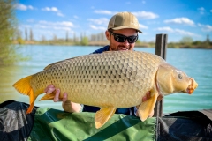 Krasny-kapr-supinac-ktery-neodolal-vuni-cesneku.-91-cm-12-kg